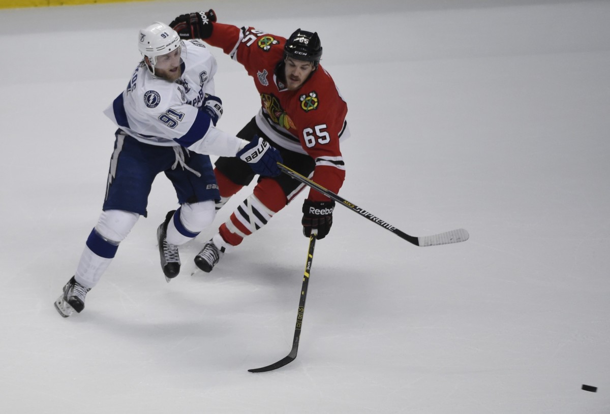 Steve Stamkos of the Tampa Bay Lighting and Andrew Shaw of the Chicago Blackhawks