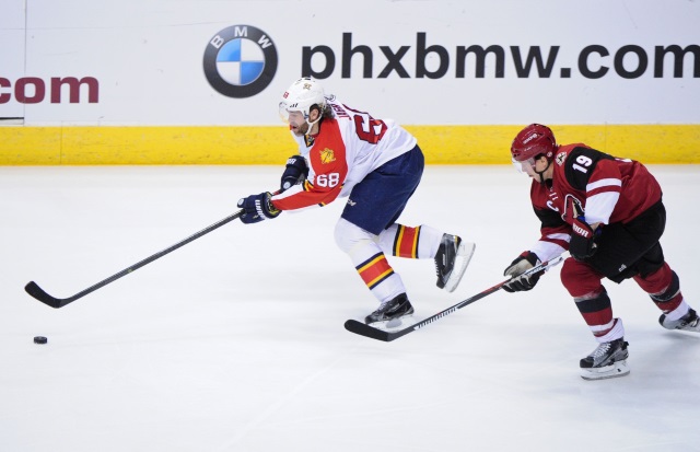 Jaromir Jagr of the Florida Panthers and Shane Doan of the Arizona Coyotes