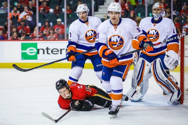 Calgary Flames trade for Travis Hamonic