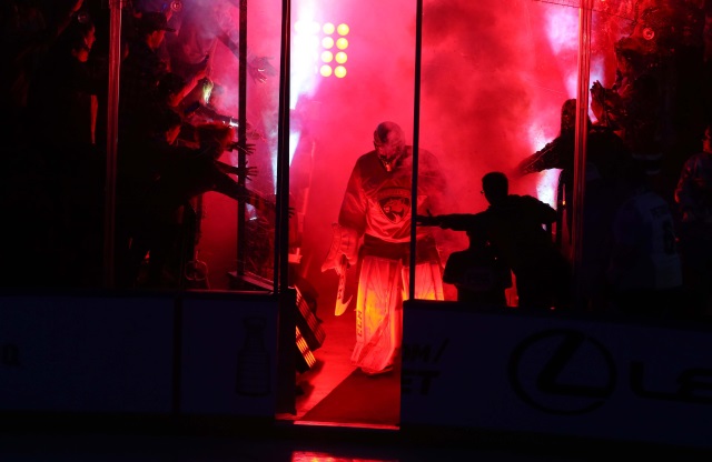 The Florida Panthers will retire Roberto Luongo's No. 1.