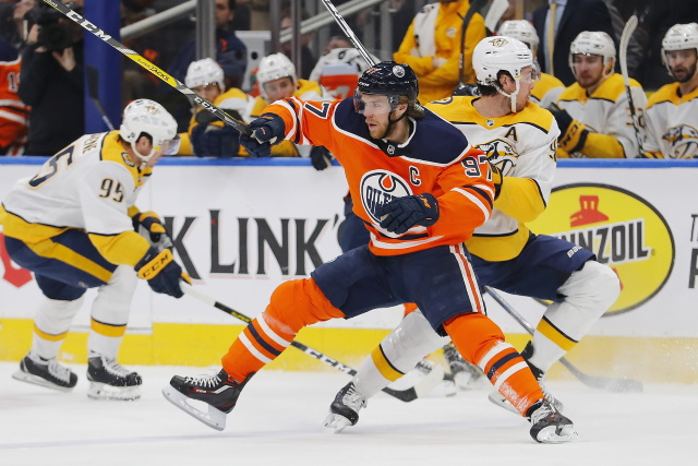 Connor McDavid has a bruised knee