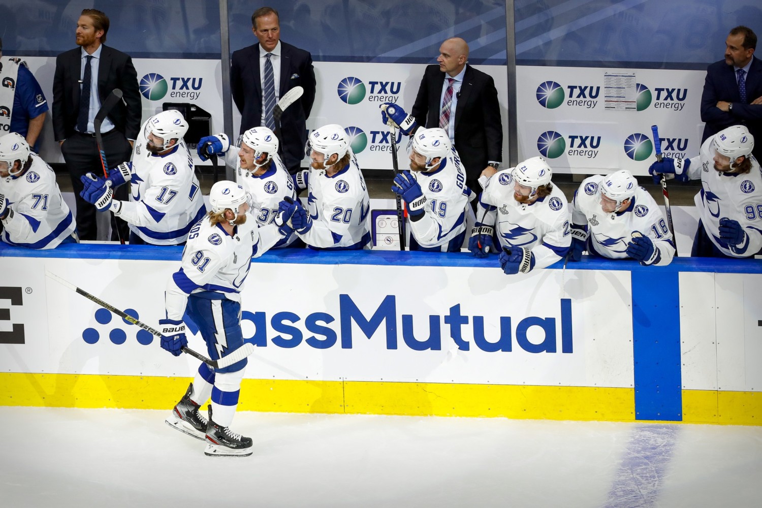 Steven Stamkos returns. Ratings for Game 1 weren't good. Ducks say David Backes will be back. Canadiens sign Jake Evans. Predators sign Michael McCarron.