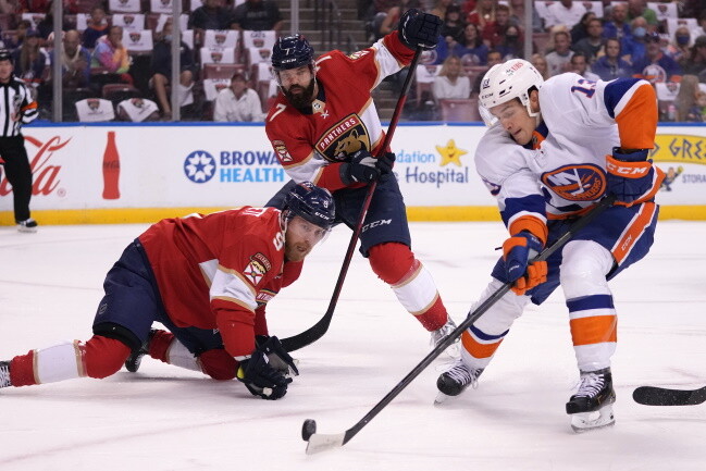 The list of players going into COVID protocol grows. Saturdays Calgary Flames - Columbus Blue Jackets game postponed.