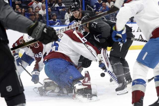 Videos explaining the Cale Makar offside play. Darcy Kuemper having concussion symptoms? Don't expect Brayden Point back this series.