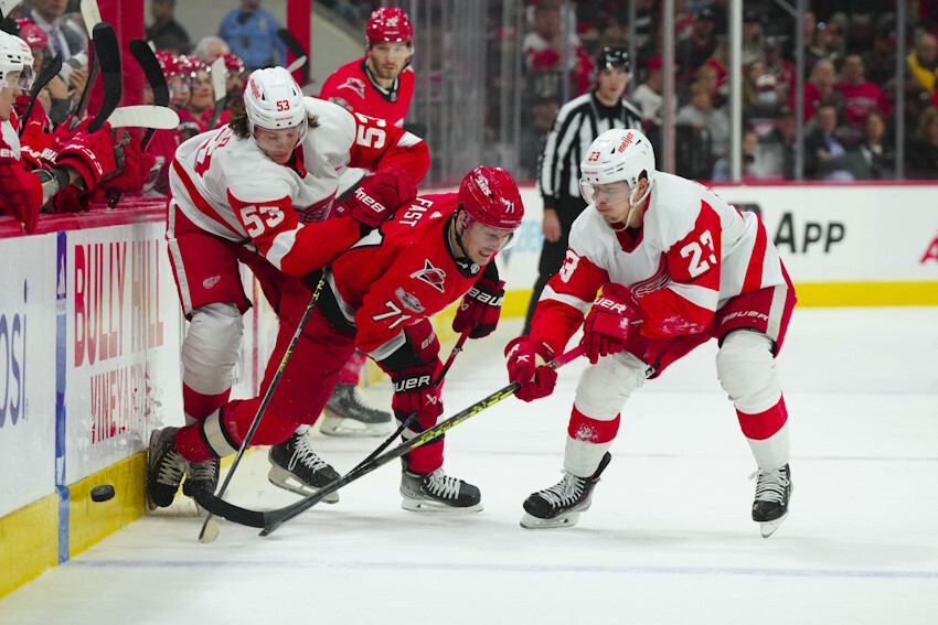 Training camps are about to open and the Detroit Red Wings still need to sign RFAs Moritz Seider and Lucas Raymond.